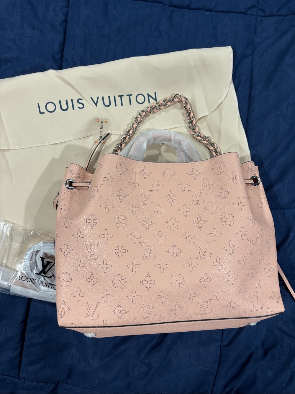 Louis Vuitton Mahina Bella Tote Bag In   Blush Pink NEW - Picture 4 of 10